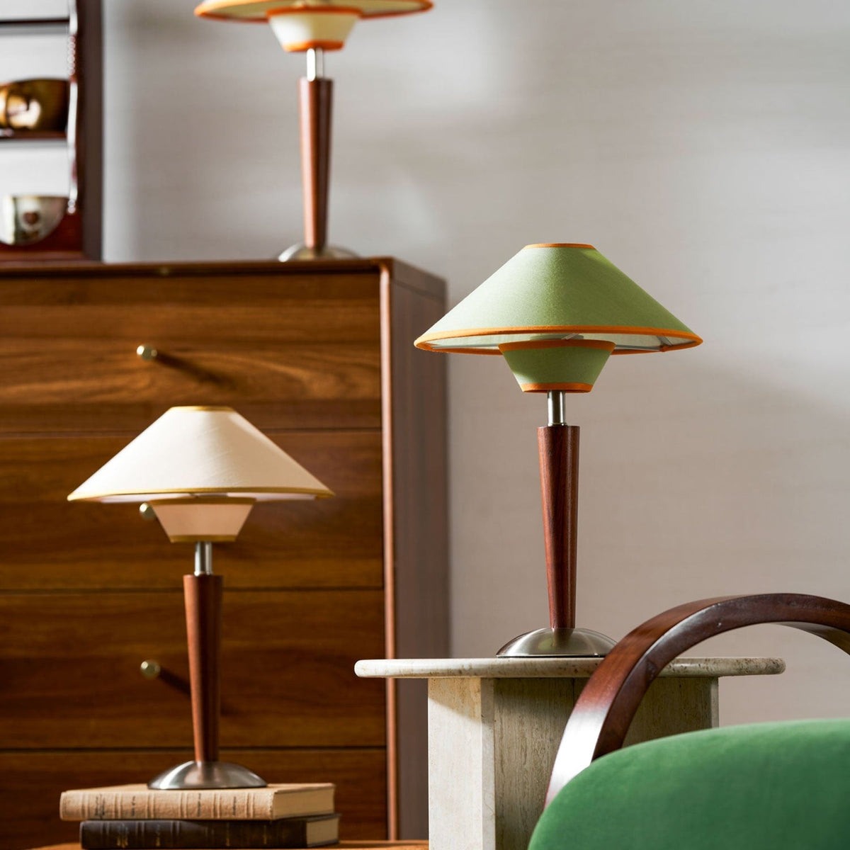 Modern Iron Shade Table Lamp 1-Light
