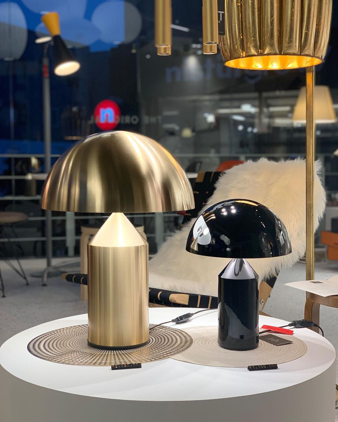 Contemporary Metal Sculptural Base Table Lamp 1-Light