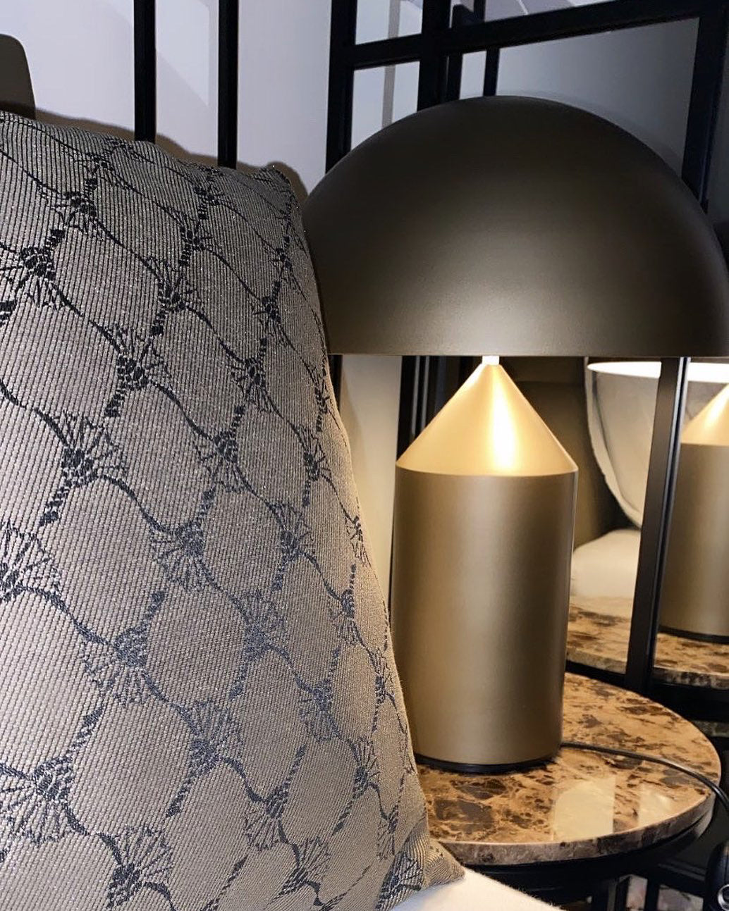 Contemporary Metal Sculptural Base Table Lamp 1-Light