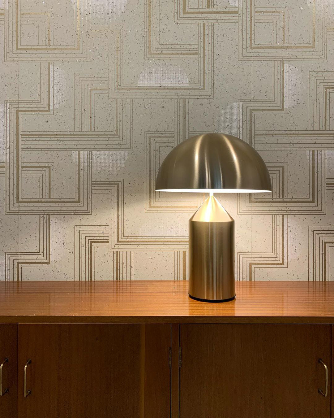 Contemporary Metal Sculptural Base Table Lamp 1-Light