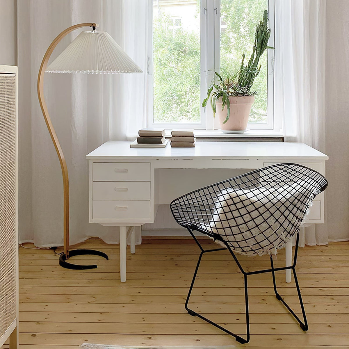 Contemporary Fabric Pleated Shade Floor Lamp 1-Light