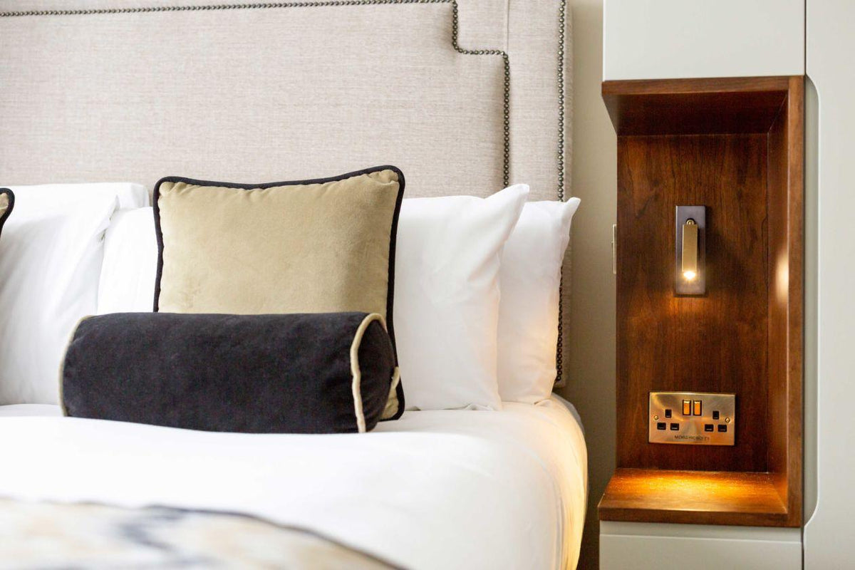 Modern Minimal Embedded Aluminum LED Wall Sconce 1-Light
