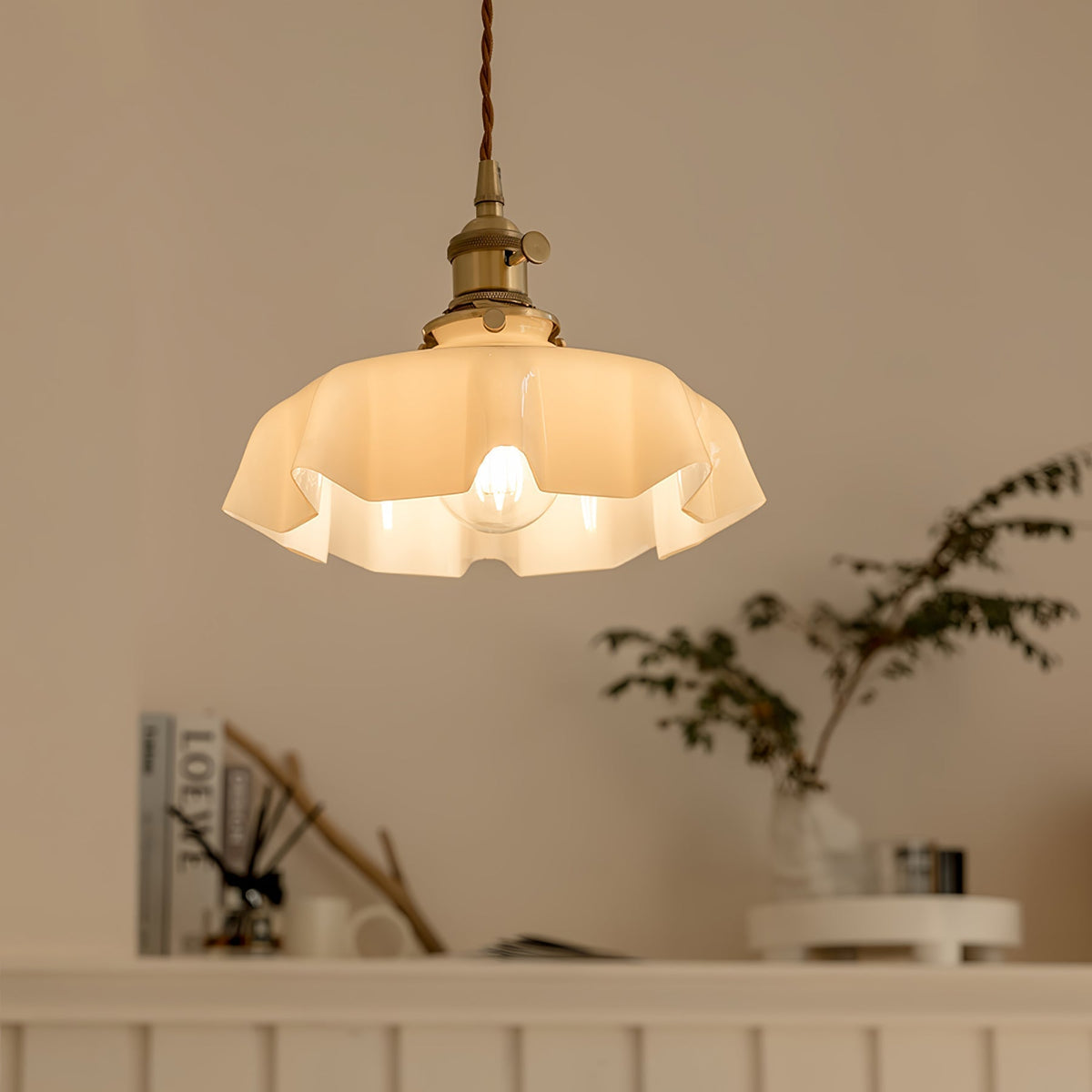 French-Inspired Ruffled Glass Brass Pendant Light 1-Light