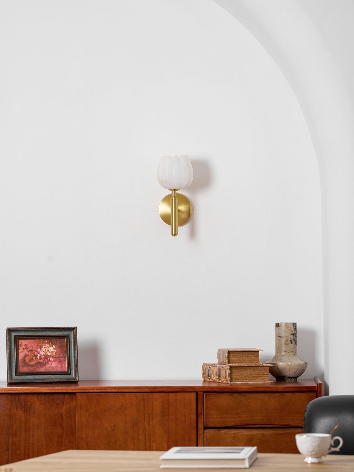 Contemporary Glass Round Backplate Wall Light 1-Light