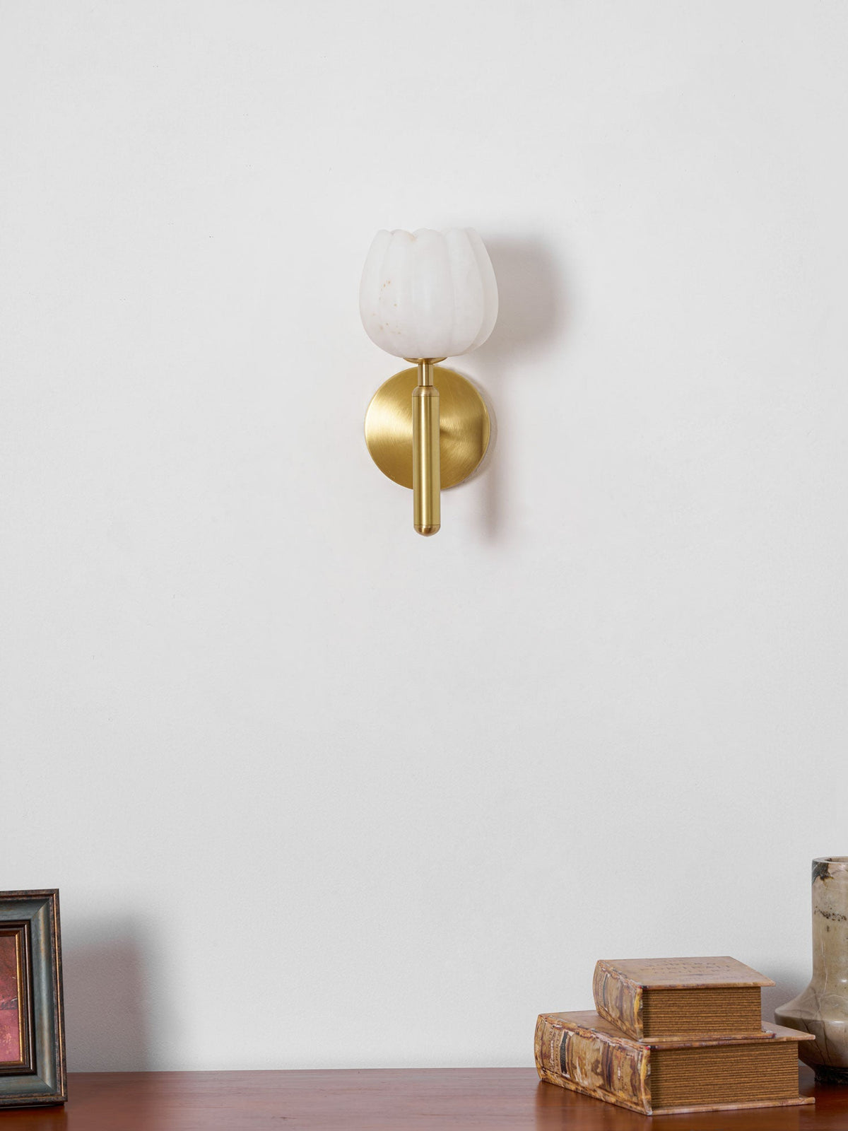 Contemporary Glass Round Backplate Wall Light 1-Light