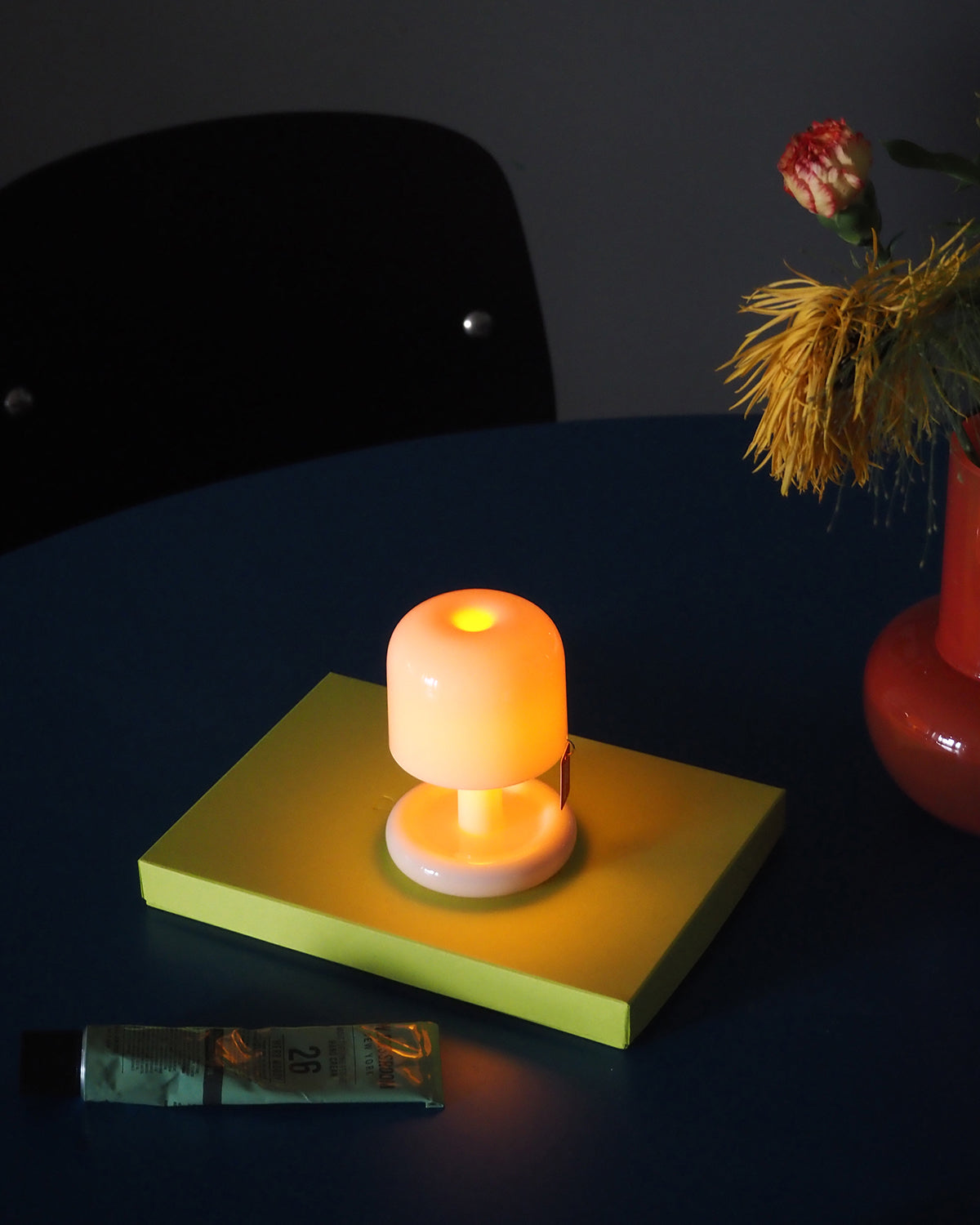 Contemporary Acrylic Rounded Base Table Lamp 1-Light