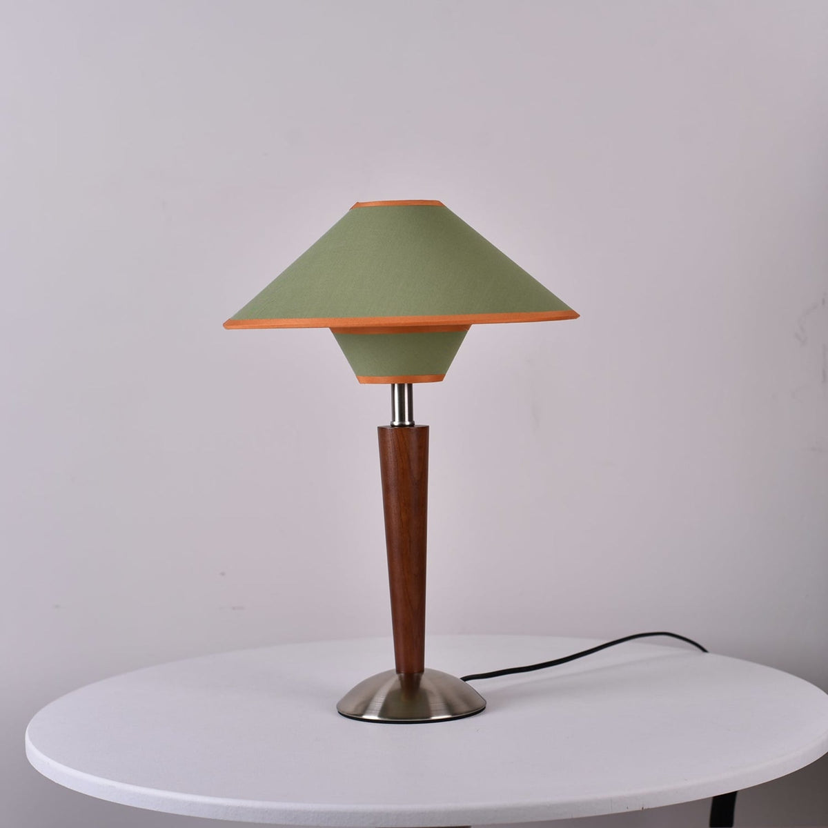 Modern Iron Shade Table Lamp 1-Light