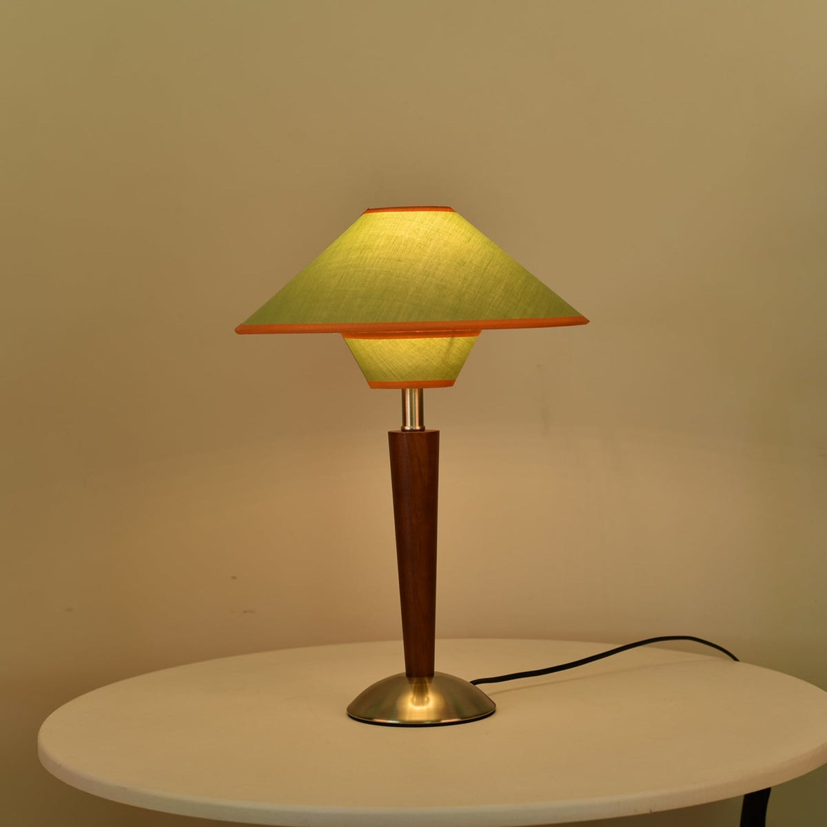 Modern Iron Shade Table Lamp 1-Light