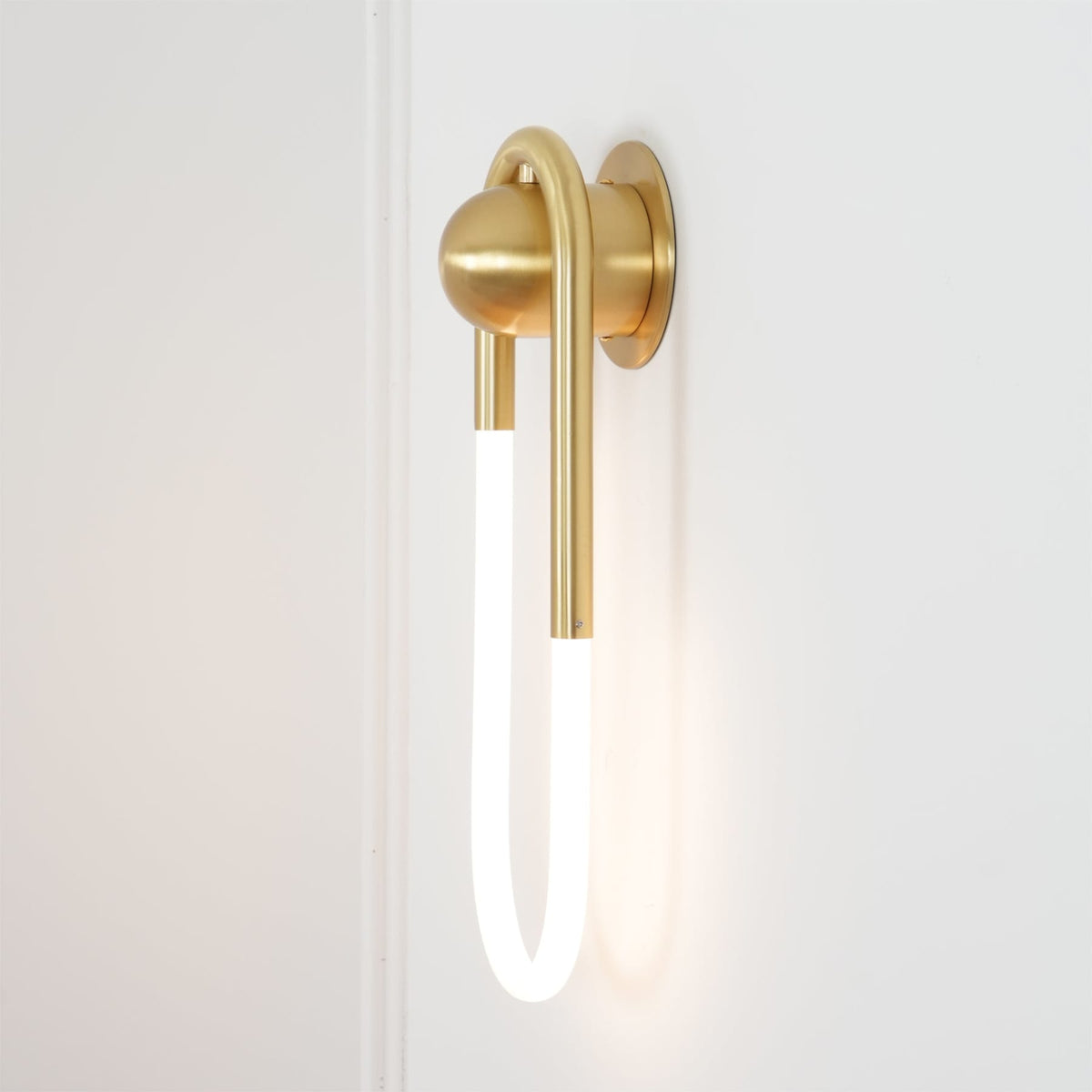 Minimalist Iron Wall Light 1-Light
