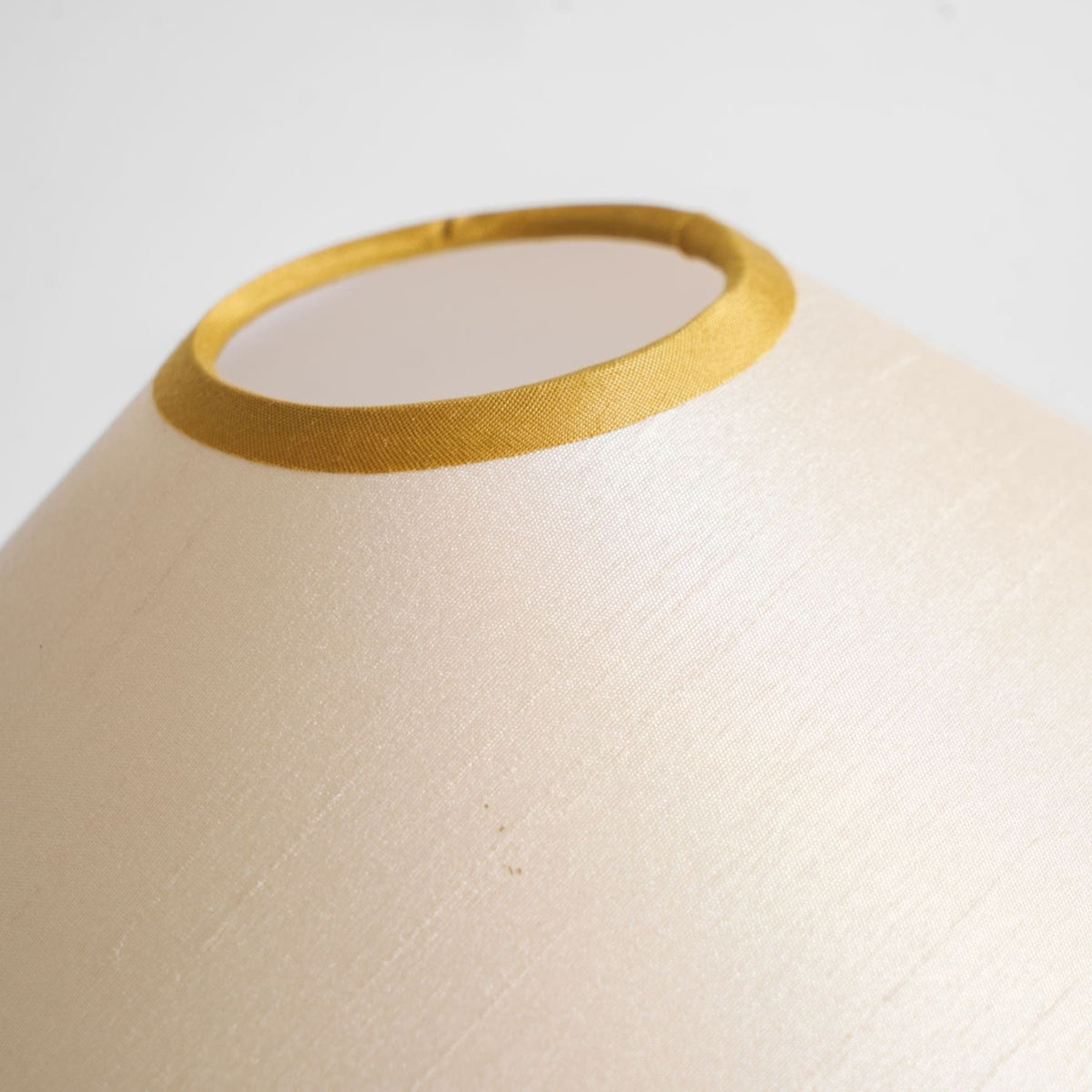 Modern Iron Shade Table Lamp 1-Light