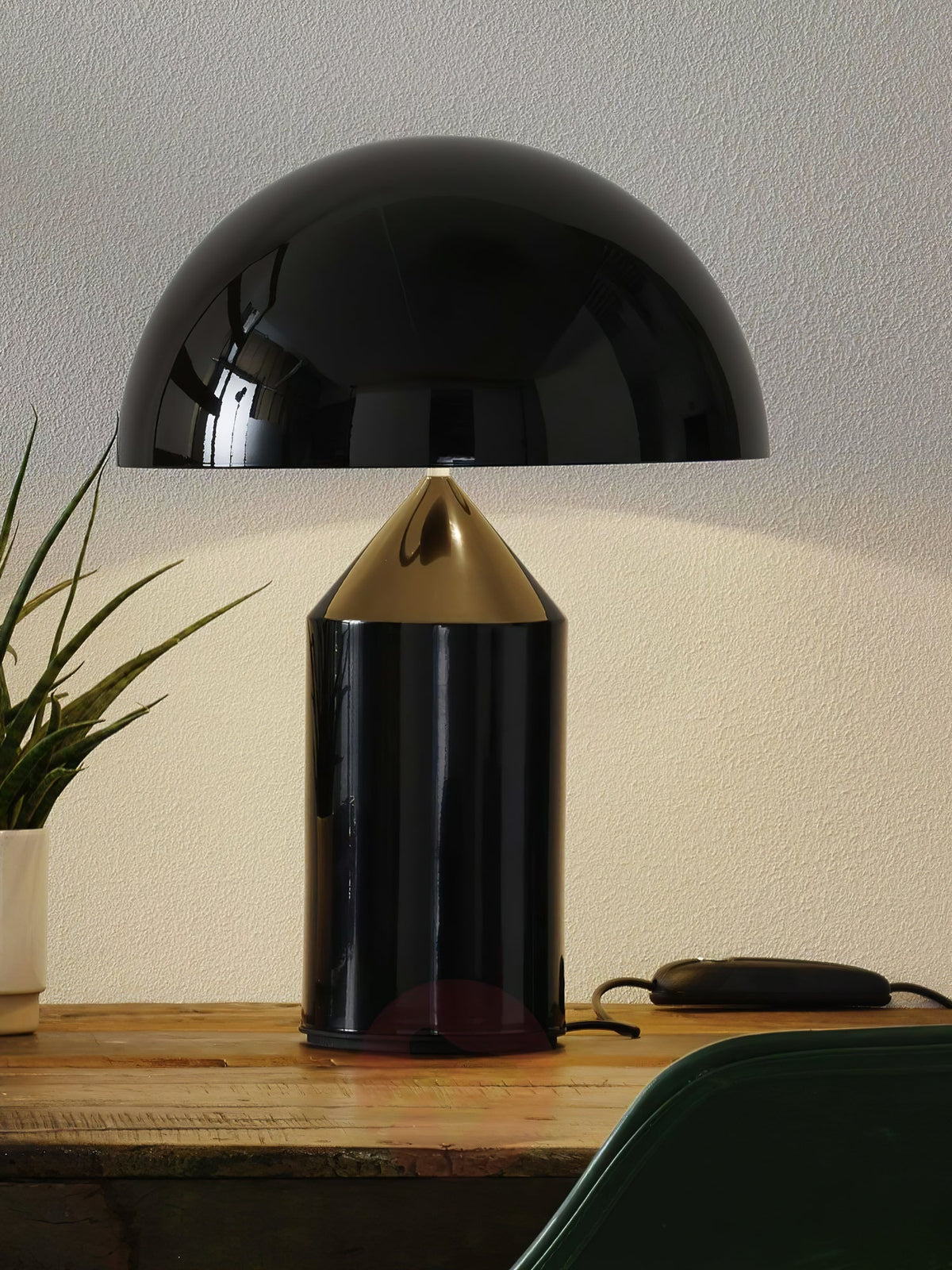 Contemporary Metal Sculptural Base Table Lamp 1-Light