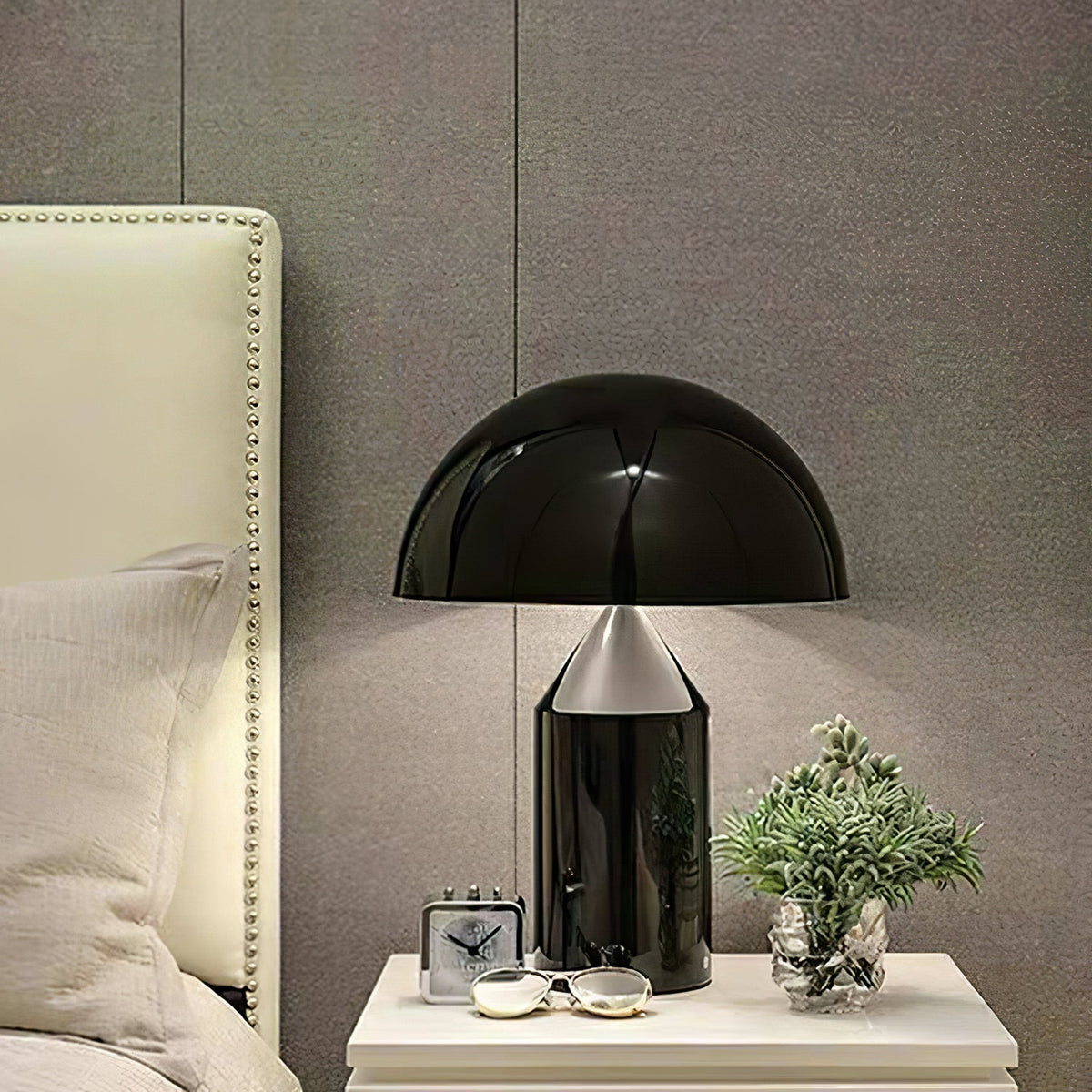 Contemporary Metal Sculptural Base Table Lamp 1-Light