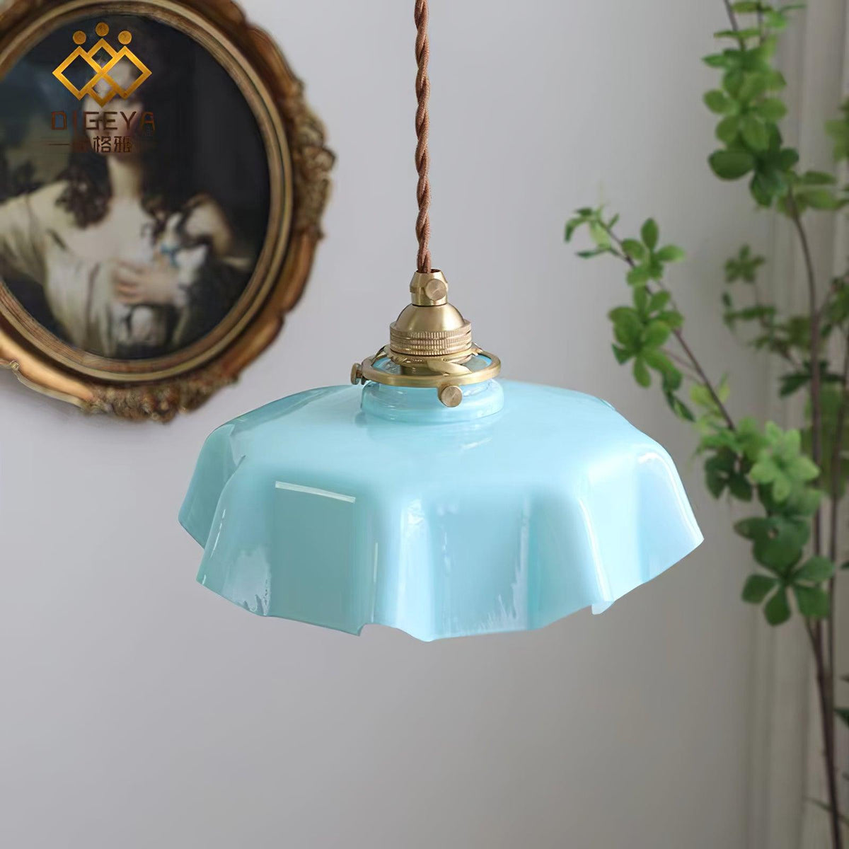 French-Inspired Ruffled Glass Brass Pendant Light 1-Light