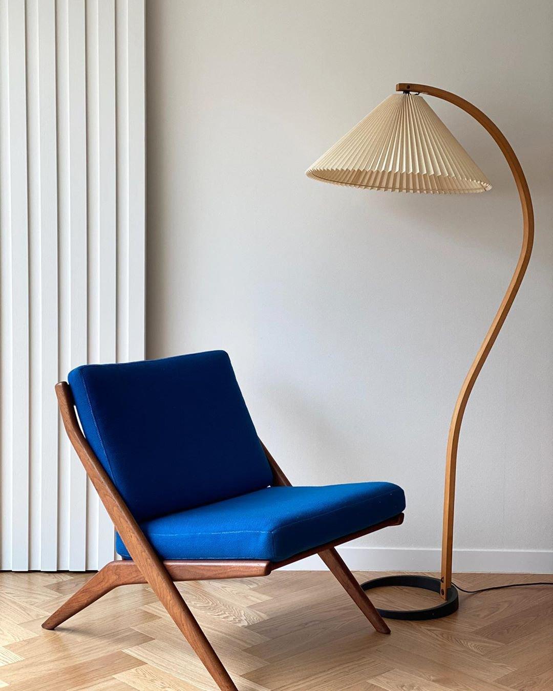 Contemporary Fabric Pleated Shade Floor Lamp 1-Light