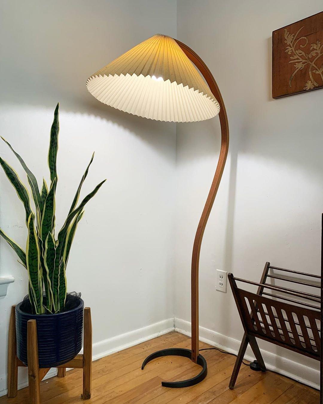 Contemporary Fabric Pleated Shade Floor Lamp 1-Light