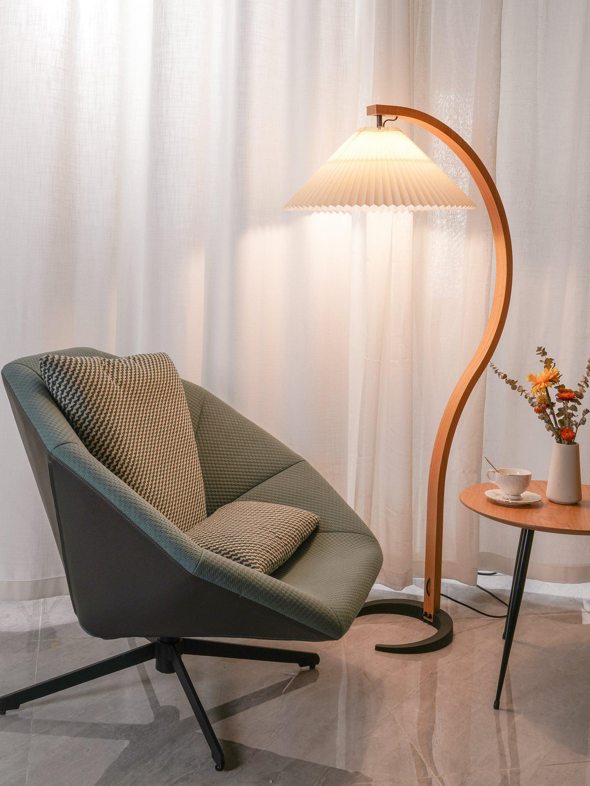 Contemporary Fabric Pleated Shade Floor Lamp 1-Light