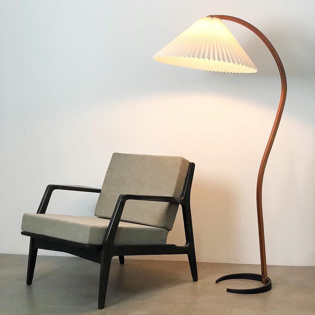 Contemporary Fabric Pleated Shade Floor Lamp 1-Light