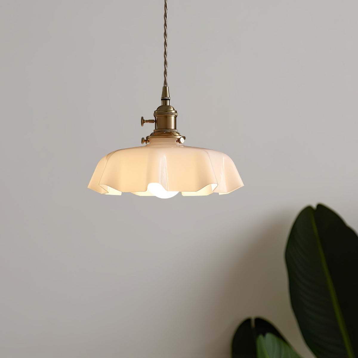 French-Inspired Ruffled Glass Brass Pendant Light 1-Light