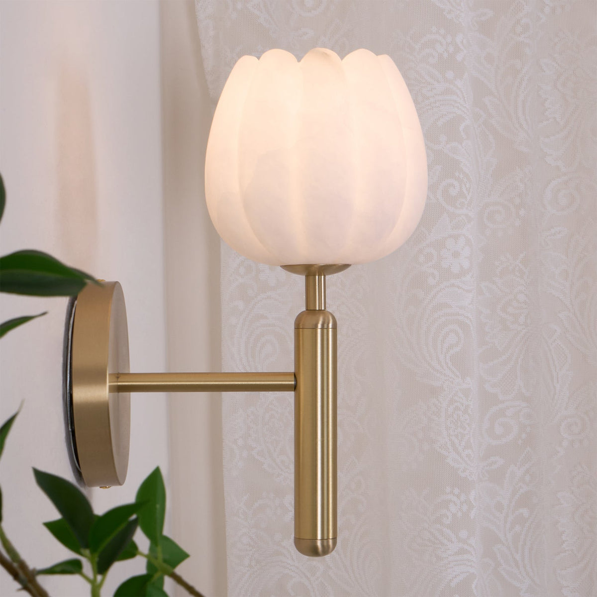 Contemporary Glass Round Backplate Wall Light 1-Light