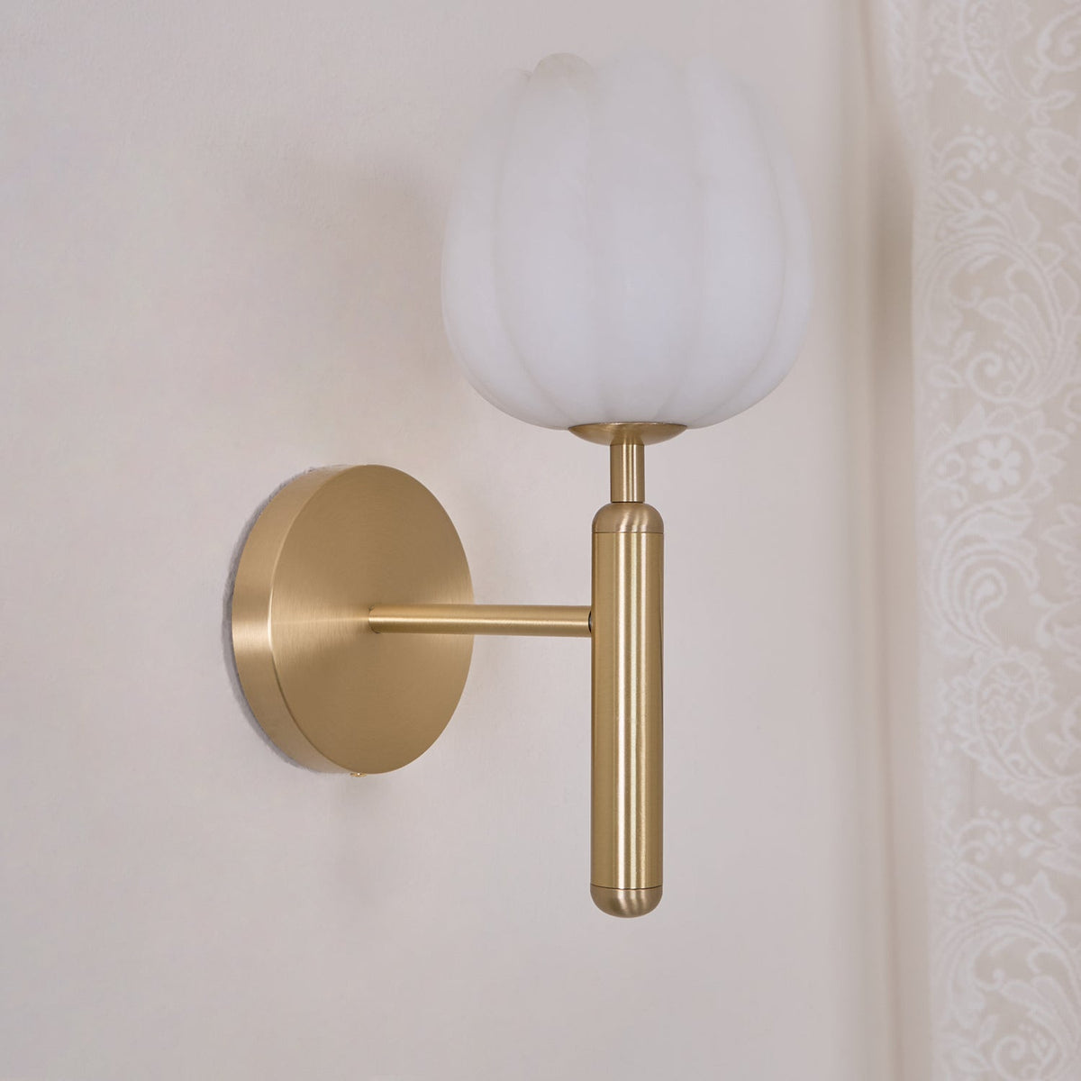 Contemporary Glass Round Backplate Wall Light 1-Light