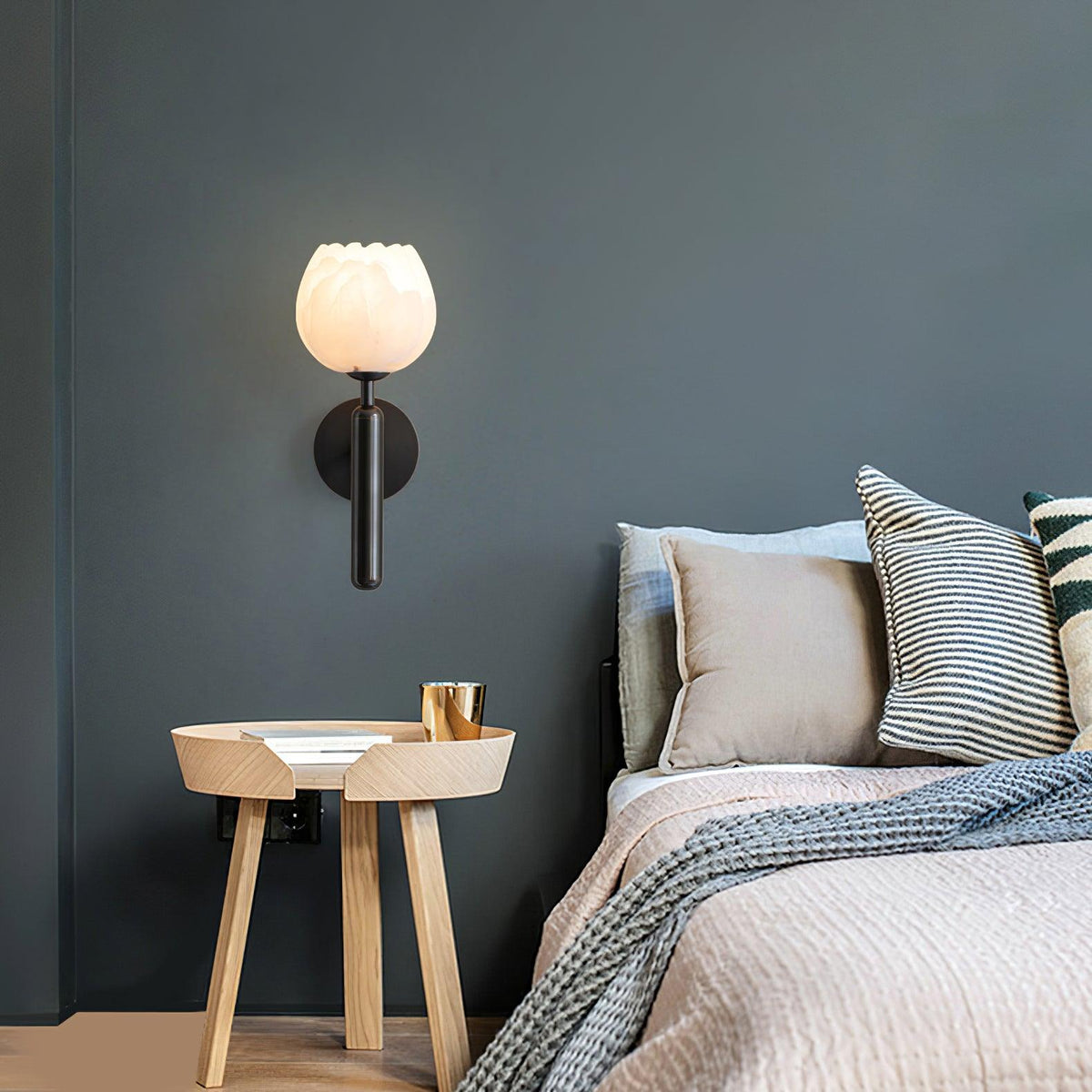 Contemporary Glass Round Backplate Wall Light 1-Light