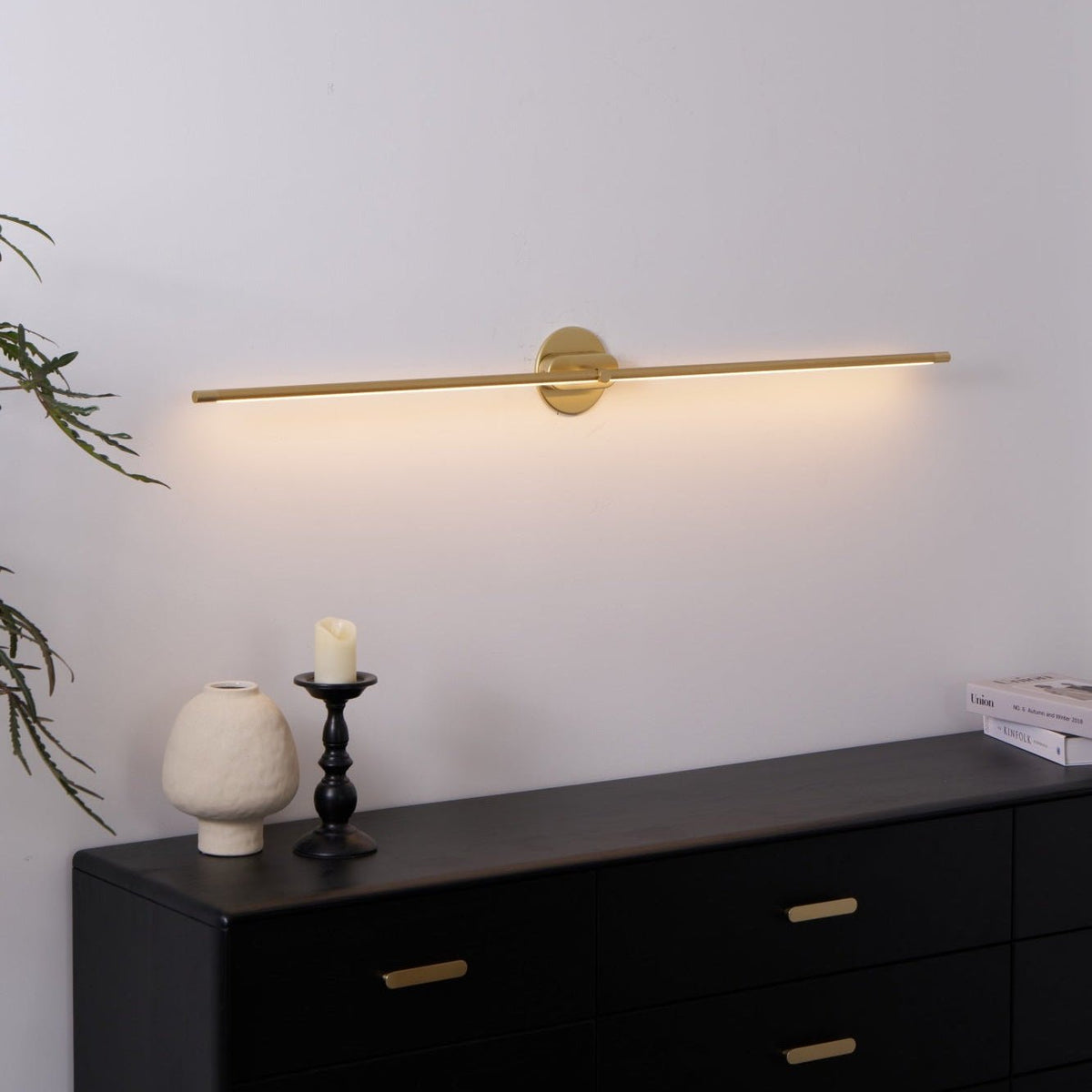 Minimalist Metal Linear Adjustable Wall Light 1-Light