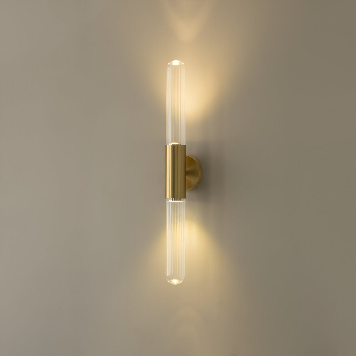 Scandinavian Water-Ripple Glass Brass Wall Sconce LED 1-Light