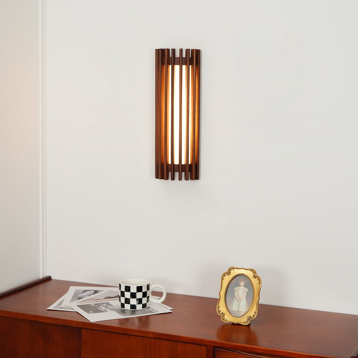 Contemporary Acrylic Vertical Linear Wall Light 1-Light