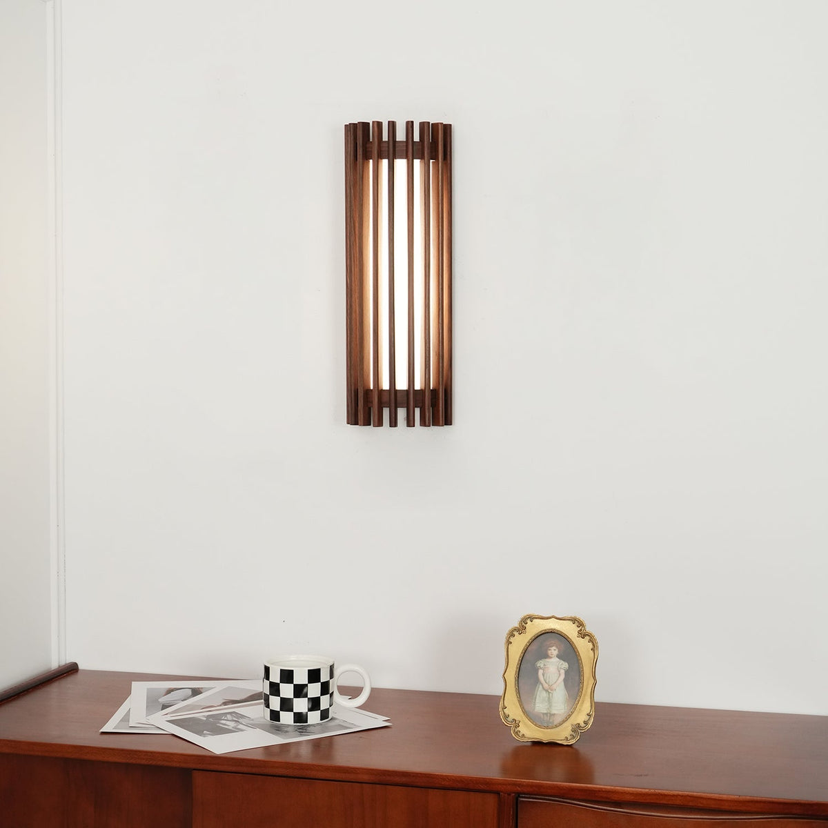 Contemporary Acrylic Vertical Linear Wall Light 1-Light