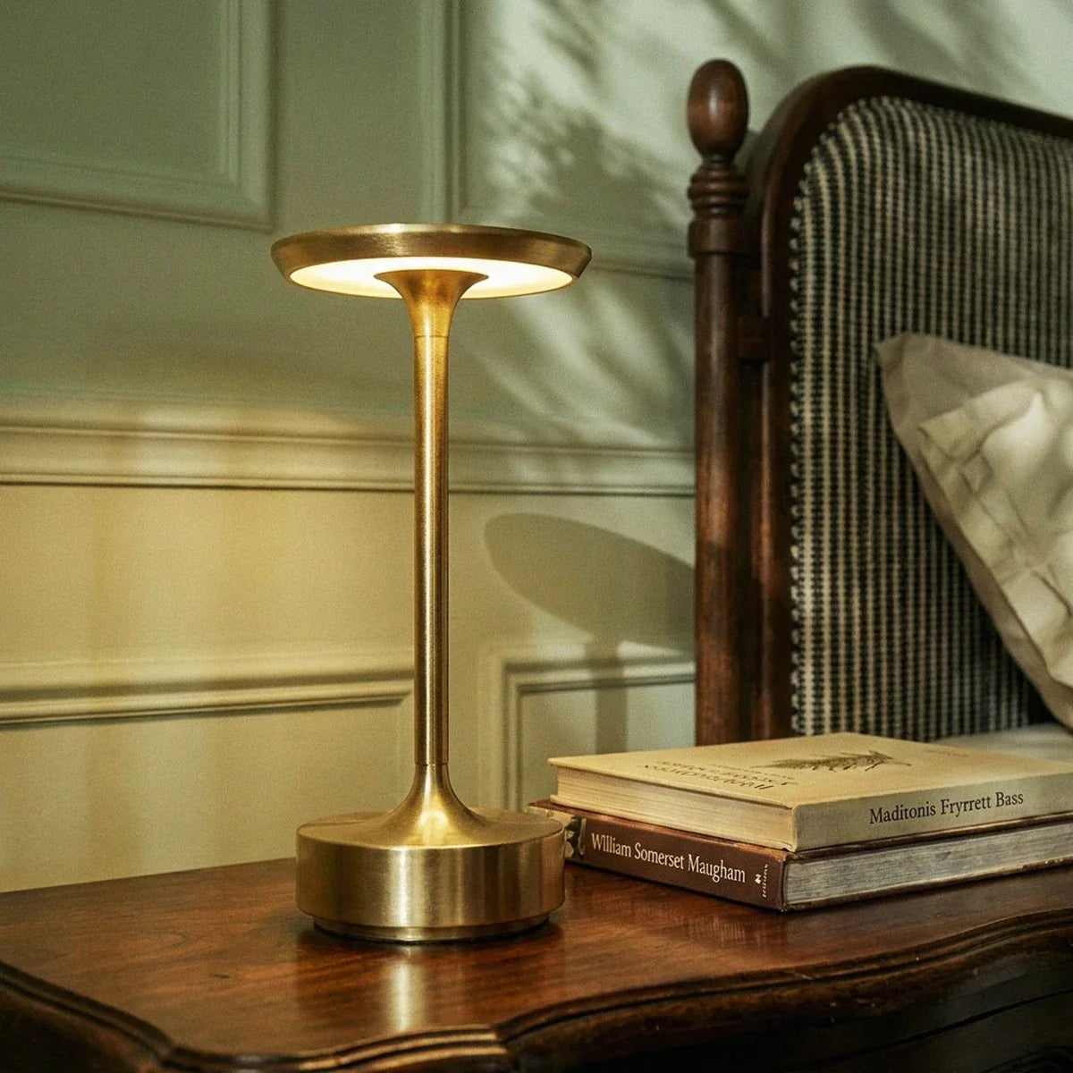 Modern Iron Acrylic Shade Table Lamp 1-Light